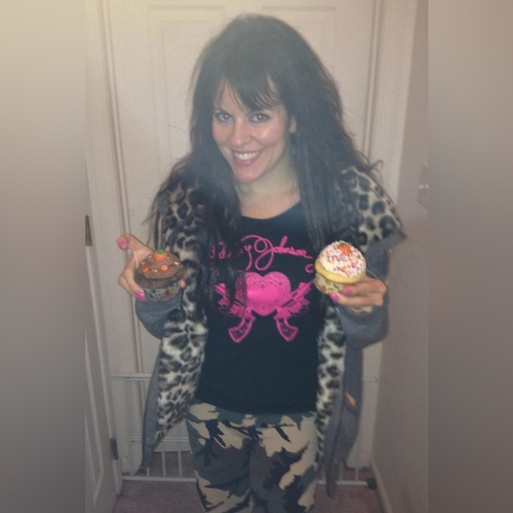 Vintage Hard to Find Betsey Johnson Hearts and Guns Tee - Picture 5 of 5